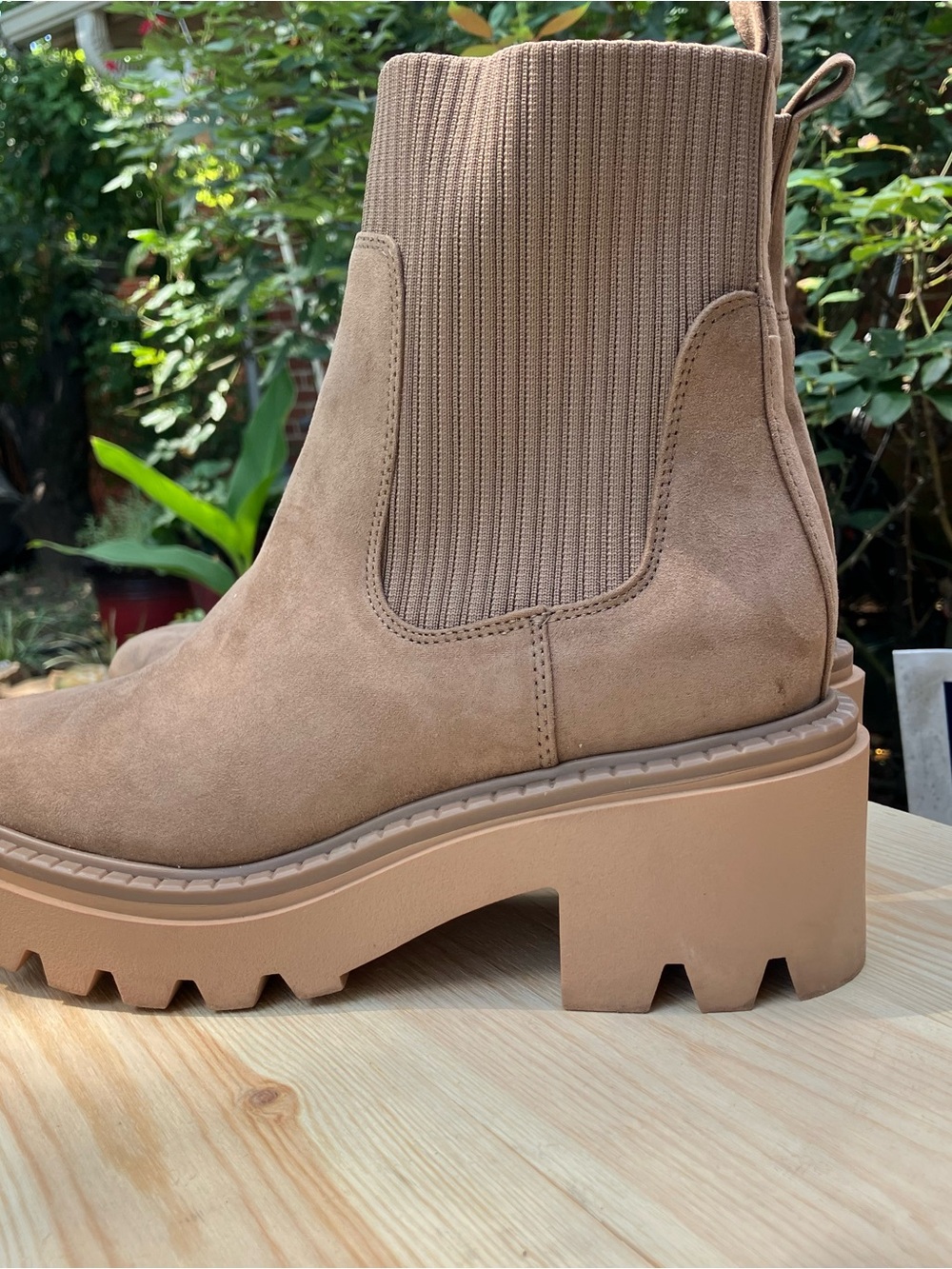 Universal Thread Kyrie Tan Lug Sole Chelsea Boots Size 9 Memory Foam - Picture 5 of 14
